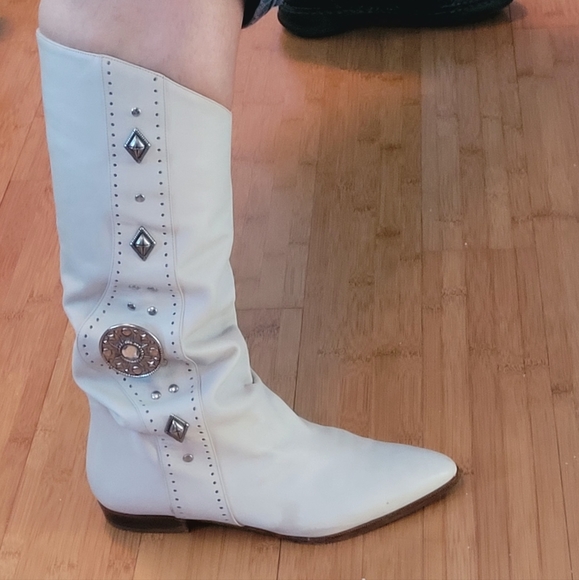 Peter Fox Italian Leather Cream Cowboy Boots - Picture 2 of 7